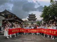 �T������-�����������չ